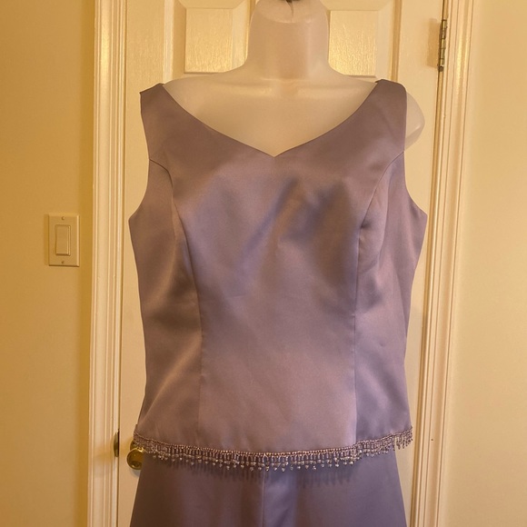 Private Collection - Lovely 2 piece lilac satin gown Size: 12 (see measu… - Picture 3 of 14